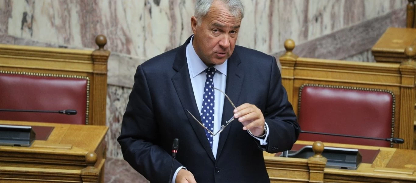 Νονός στην Κρήτη ο Μάκης Βορίδης - Τα... αντικριστά που σχολιάστηκαν (φώτο)